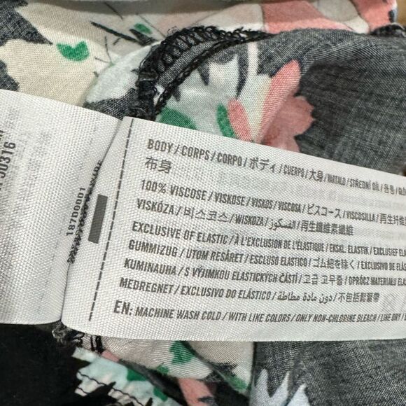 Abercrombie and Fitch Floral One Piece Romper Women’s XS - Picture 2 of 4